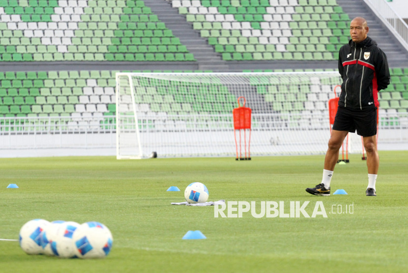 Pelatih Timnas Indonesia U-17, Nova Arianto. Foto: ANTARA FOTO/Yudi Manar