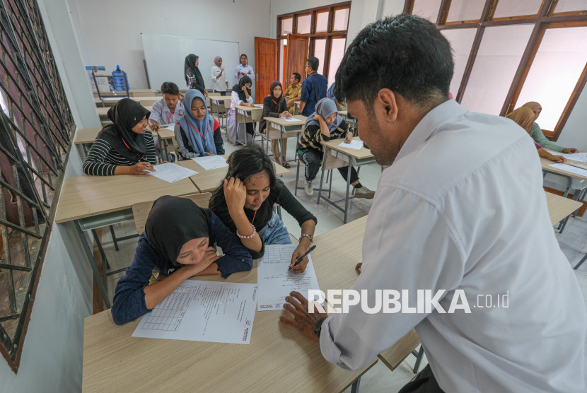 Sensitivitas guru terhadap kondisi siswa bisa menekan kasus bunuh diri pelajar.