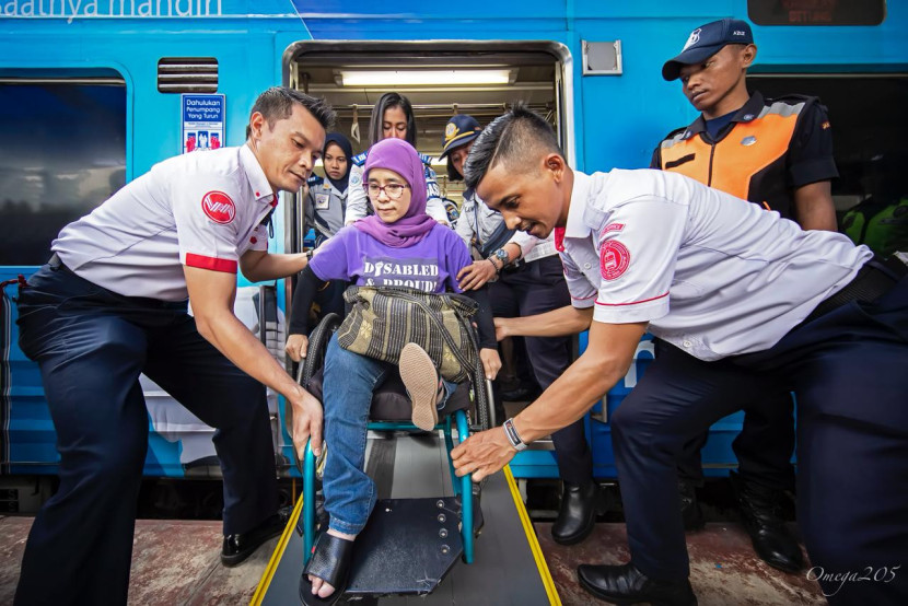 KAI Group memperhatikan kebutuhan pelanggan berkebutuhan khusus, lansia dan disabilitas. (Foto: Humas KAI)