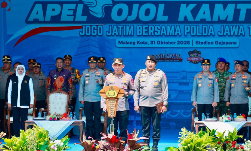 Kapolri Jenderal Polisi Listyo Sigit Prabowo memimpin langsung pelaksanaan Apel Ojol Kamtibmas “Jogo Jatim Bersama Polda Jawa Timur” yang digelar di Stadion Gajayana, Kota Malang, Jumat (31/10/2025).. (Foto: Dok Humas Mabes Polri) 