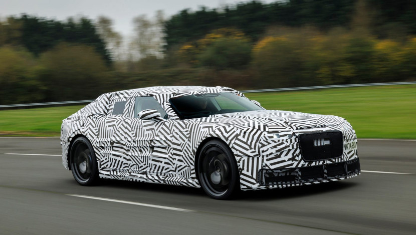 Pabrikan otomotif Inggris Jaguar menunda peluncuran mobil listrik Grand Tourer.