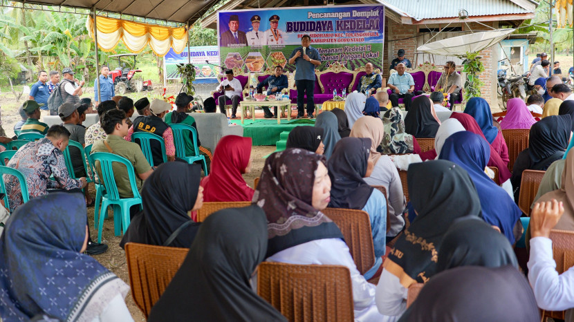 Penandatanganan kerja sama Kota Sukabumi dan Kabupaten Gorontalo di Desa Sidoarjo, Kecamatan Tolangohula, Kabupaten Gorontalo, Gorontalo, Jumat (31/10/2025). Foto : dok
