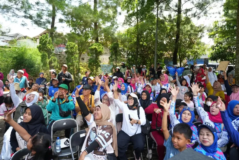 Warga dalam acara peringatan Bulan Bakti Karang Taruna (BBKT) ke-65 Tahun 2025 tingkat Kota Sukabumi di Taman Cikondang, Kecamatan Citamiang, Ahad (2/11/2025).dokpim