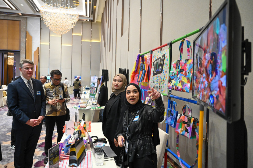 Para Inovator Memperkenalkan Terobosan Inovasi Plastik di IPPIN