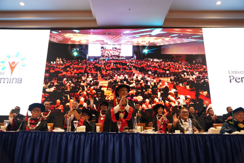 UPER gelar wisuda yang berlangsung di Gedung Sasana Kriya, Taman Mini Indonesia Indah (TMII), Jakarta, Selasa, 28 Oktober 2025, sebagai bagian dari Wisuda Periode Oktober 2025 Tahun Akademik 2024/2025..(Foto: Dok RUZKA INDONESIA) 