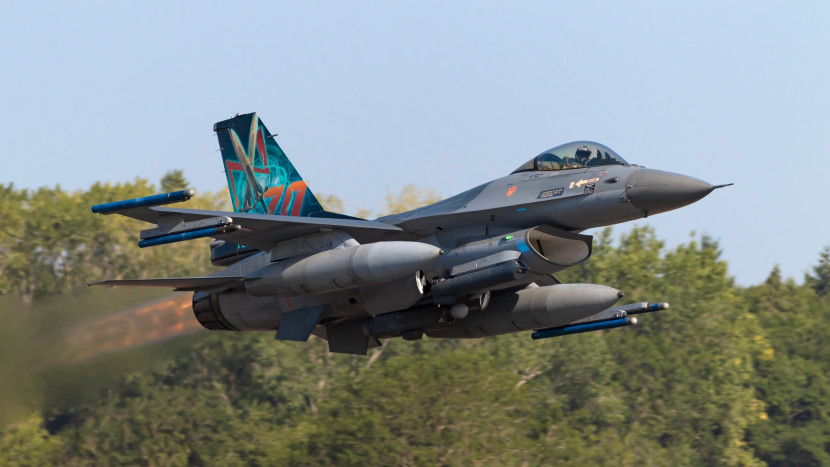 Jet tempur F-16 milik Belanda yang dijual ke Rumania. Sumber: @Defence_IDA