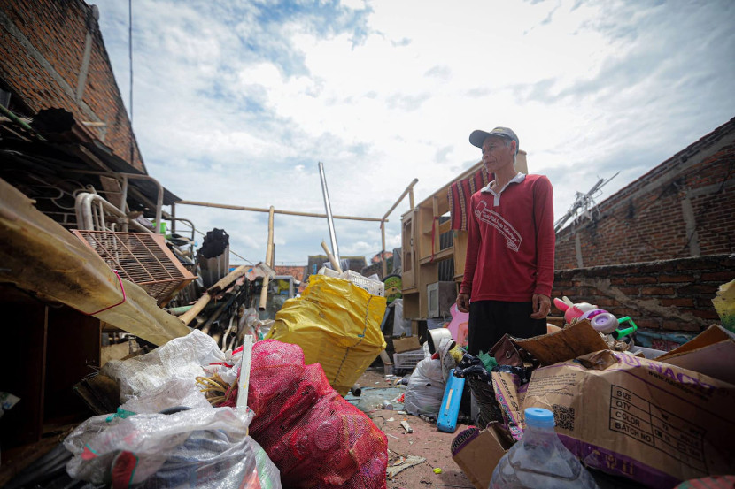 Rumah warga yang rusak diterjang angin puting beliung, di Kecamatan Ujungberung, Kota Bandung, Rabu (5/11/2025). Foto: Diskominfo Kota Bandung