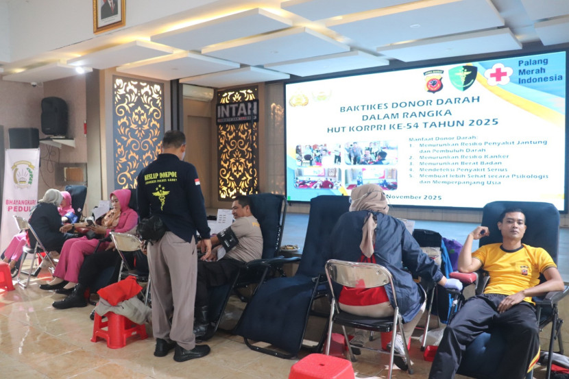 Kegiatan aksi donor darah terkait HUT KORPRI ke-54 di Aula Mumun Surachman Mapolres Garut. (Foto: Dok Ridwan)