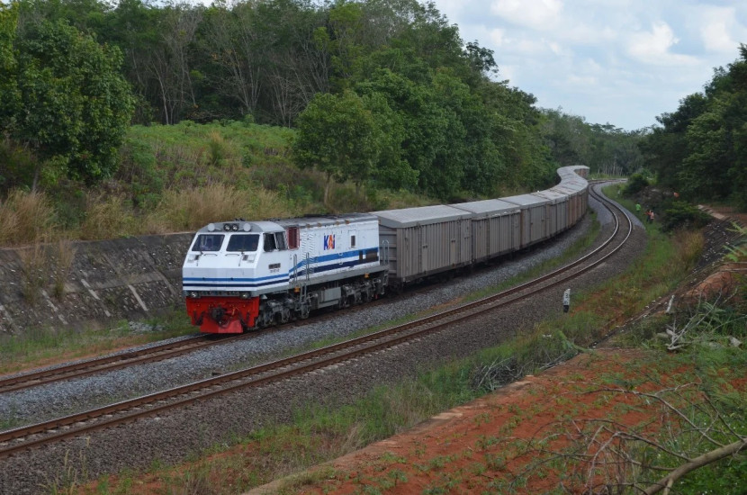 Sepanjang Januari hingga Oktober 2025, KAI telah mengangkut 469.602 ton hasil perkebunan sebagai bentuk dukungan terhadap ketahanan pangan, kemandirian daerah, dan kesejahteraan petani. (Foto: Humas KAI)