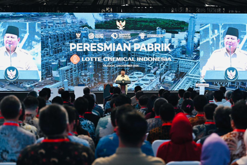 Presiden Prabowo Subianto meresmikan proyek Lotte di Cilegon, Banten. Sumber: BPMI Setpres