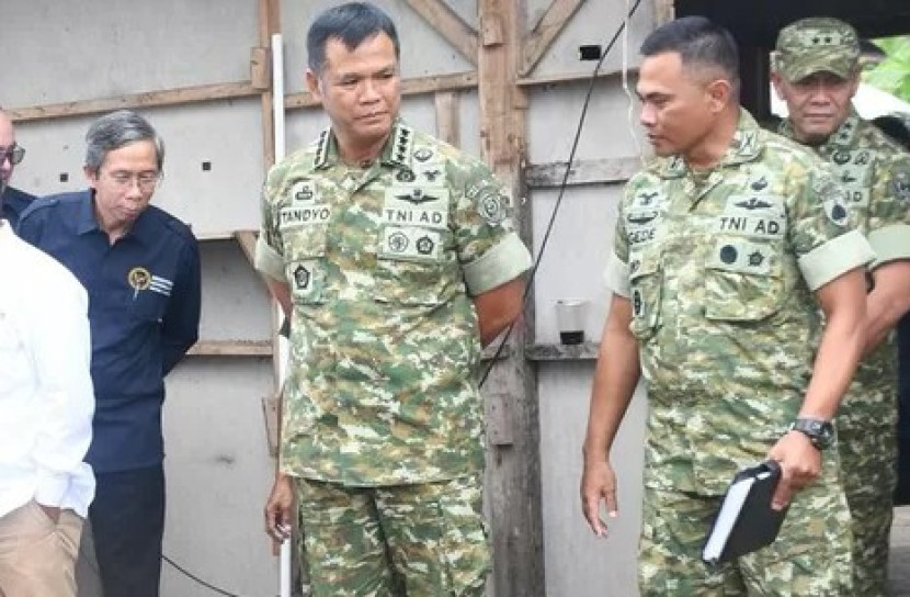 Wakil Panglima TNI, Jenderal Tandyo Budi Revita (kiri). (Foto: Dok RUZKA INDONESIA) 