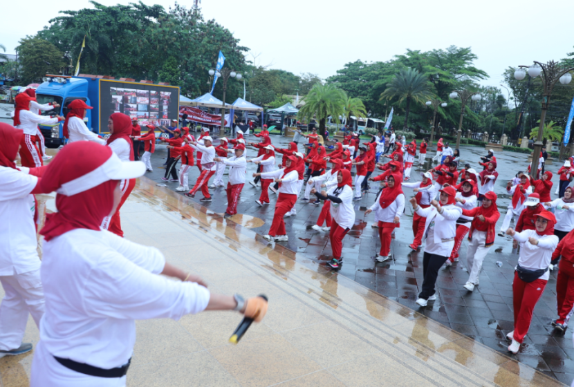 Senam sehat bersama, bagian dari menjaga kesehatan jantung. (Adpimprov)