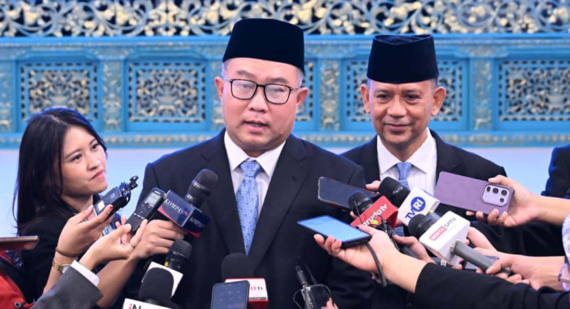 Kepala BRIN Arif Satria dan Wakil Kepala BRIN Amarulla Octavian usai pelantikan di Istana Negara, Jakarta, pada Senin (10/11/2025). (Foto: BPMI Setpres/Kris/Dok RUZKA INDONESIA)
