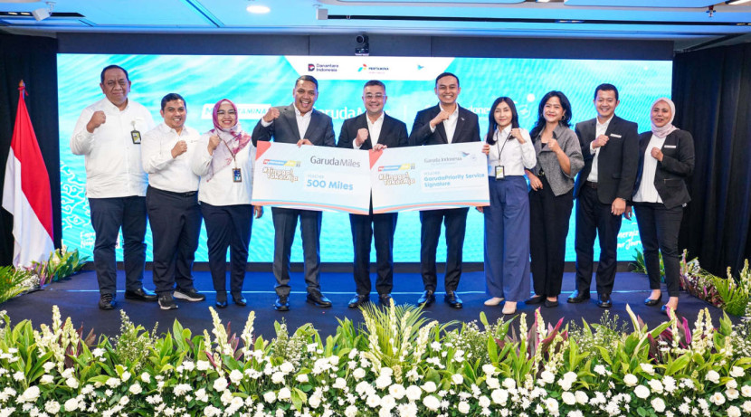 Penandatanganan kerjasama tukar Poin MyPertamina dengan GarudaMiles dan GPS Signature dilakukan oleh Direktur Pemasaran Regional Pertamina Patra Niaga, Eko Ricky Susanto dan Direktur Niaga Garuda Indonesia, Reza Aulia Hakim, serta disaksikan oleh Wakil Direktur Utama Pertamina Patra Niaga, Achmad Muchtasyar di Jakarta, Senin (10/11/2025). (Foto: Dok RUZKA INDONESIA)