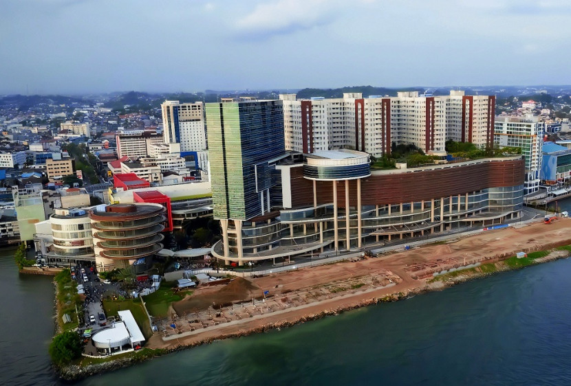 Apartemen sekitar pantai di Kota Balikpapan, via drone. (SekitarKaltim.ID)