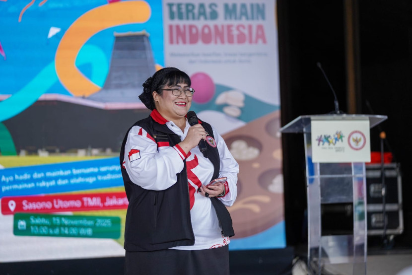Ketua Dewan Pengarah KPOTI, Dr. Rima Agristina, memberikan sambutan dalam Festival Teras Main Indonesia di TMII Jakarta, Sabtu (15/11/2025). (Foto: Istimewa)