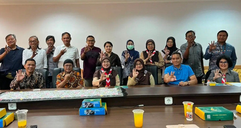Para peserta kegiatan Katalis Sinergi Komunitas & Pemerintah dalam Mendorong Implementasi Kontrak Sosial sebagai Model Tata Kelola Kolaboratif Penanggulangan HIV/AIDS di kantor Dinkes Kota Depok, Jumat (14/11/2025). (Foto: Dok Diskominfo Kota Depok).