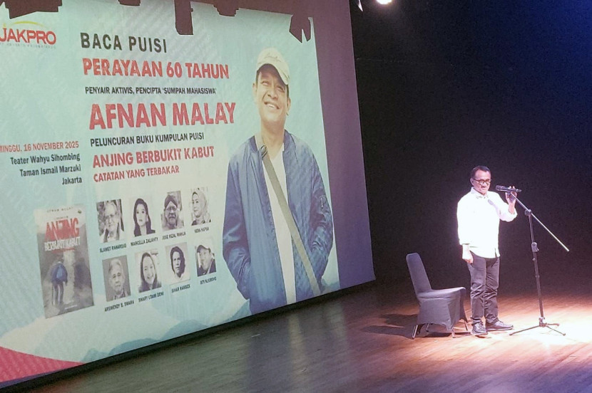 Andi Arief aktivis mahasiswa era Orde Baru yang juga Komisaris PT PLN memberikan testimoni pada perayaan 60 Tahun Afnan Malay di Teater Wahyu Sihombing, TIm. (FOTO: FB @Andi Arief)