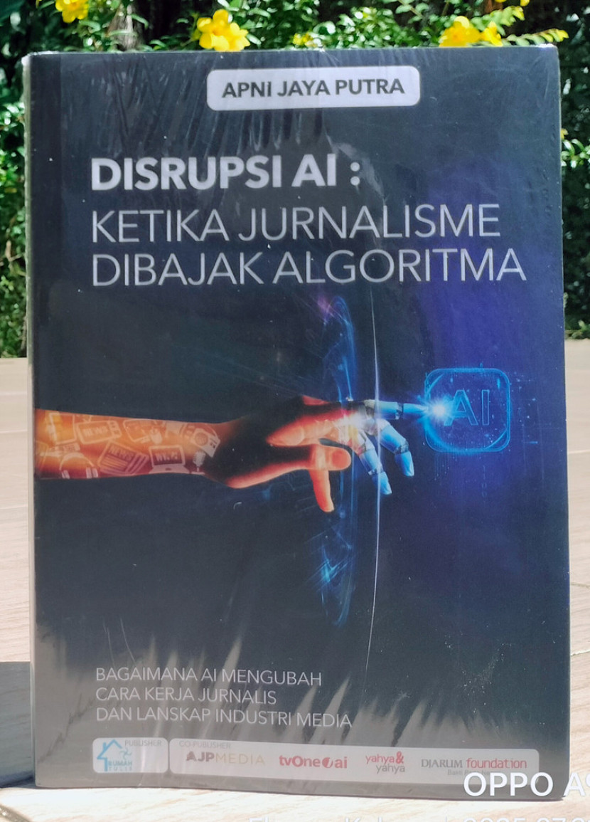 Buku “Disrupsi AI: Ketika Jurnalisme Dibajak Algoritma” (FOTO: Maspril Aries)