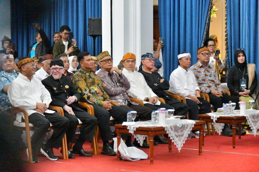 Para tokoh Sunda hadir saat Musyawarah Tahunan Il, Majelis Musyawarah Sunda, di Gedung Sate, Sabtu (22/11/2025). Foto: Diskominfo Jabar