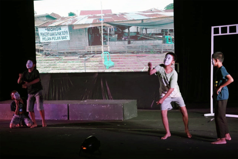 Pementasan "Musiku Musimu" pantomim Palembang di Graha Taman Budaya. (FOTO: Wak Dolah)