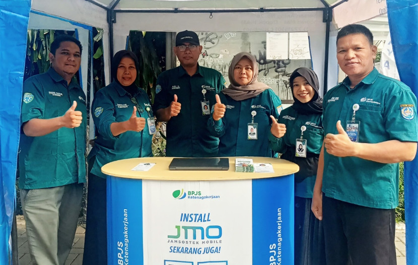 Ahmad Jafar Sidik (paling kanan), Ketua Wadah Perisai berpose bersama Agen Perisai Depok. (Dok. Ahmad Jafar Sidik)