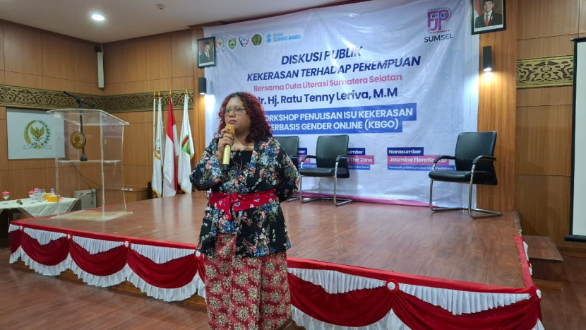 Diskusi Publik Kekerasan Berbasis Gender Online (KBGO) oleh Forum Jurnalis Perempuan Indonesia (FJPI) Sumsel dengan nara sumber  Jasmine Floretta V.D dari Magdalene.co.  (FOTO: Inge/ FJPI Sumsel)
