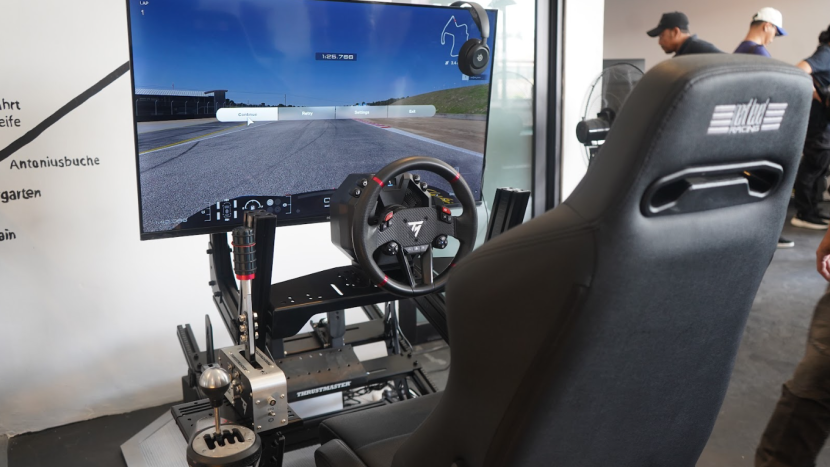 Thrustmaster T598 di Sesi Testing, di Chequered Flag Kemang (Doc. Techno Solution).