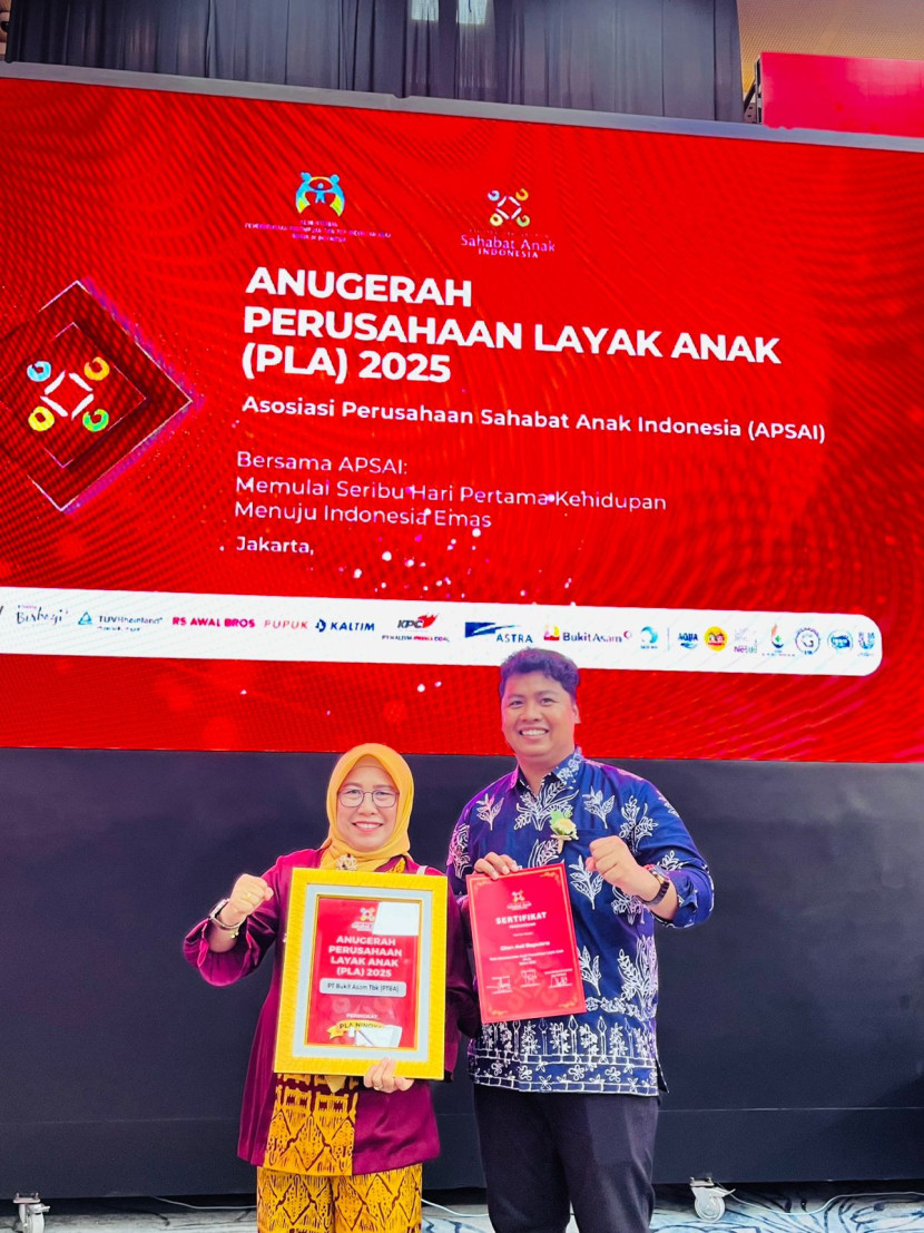 Perwakilan PTBA menerima Anugerah PLA 2025 dari APSAI. (FOTO: Humas PTBA)