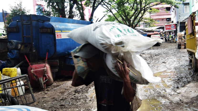 Cara Umar Memanggul di Jalan Sunyi