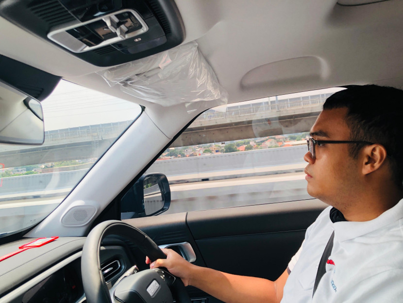 Pengujian di jalan tol layang MBZ. Dok. Motoresto.id 