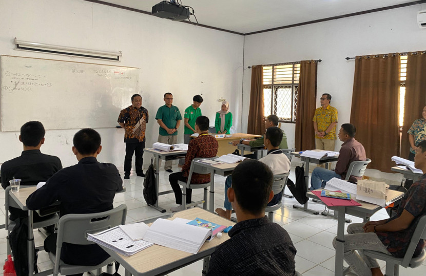 Kepala Disnakertrans Muba memberikan pengarahan kepada peserta pelatihan. (FOTOL Dok. Disnakertrans)