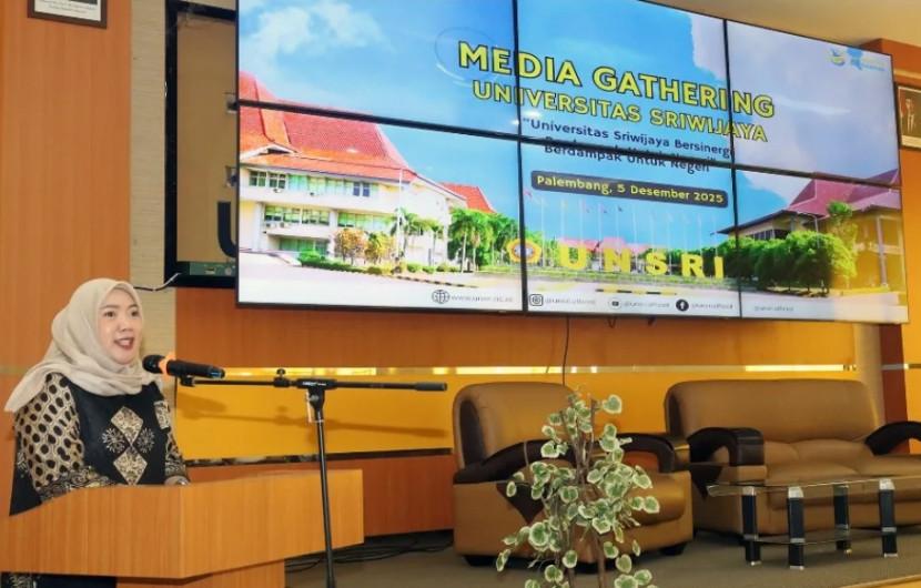 Kepala Humas Unsri Nurly Melinda pada Media Gathering. (FOTO: IG @ppid.unsri)