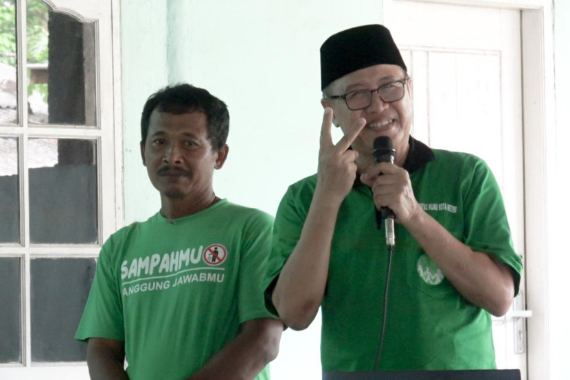 Foto: Erwinsyah dan Prof. Agus Sutanto sepakat inovasi UM Metro mendukung kemandirian pupuk dan pakan BSU Karangrejo, Sumber: Tim PKM UM Metro