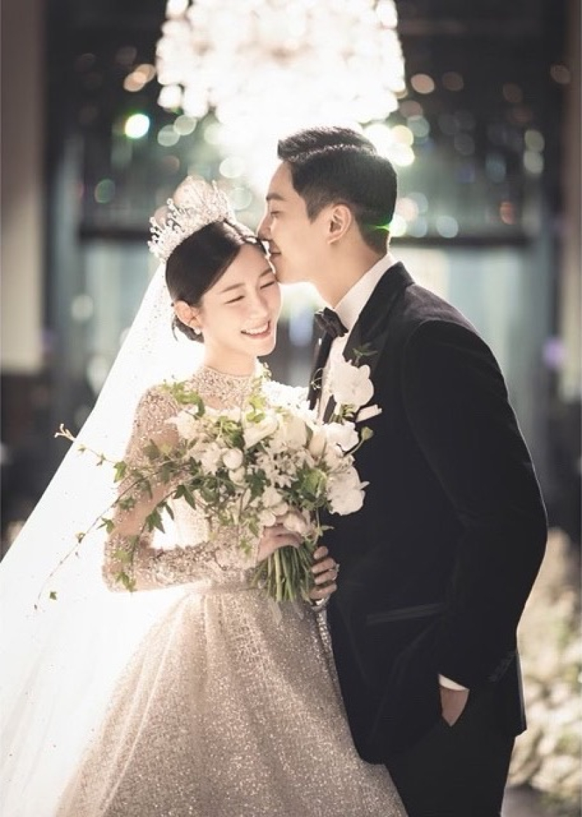 Potret pernikahan Lee Seung-gi dan Lee Da-in. Dok: Human Made