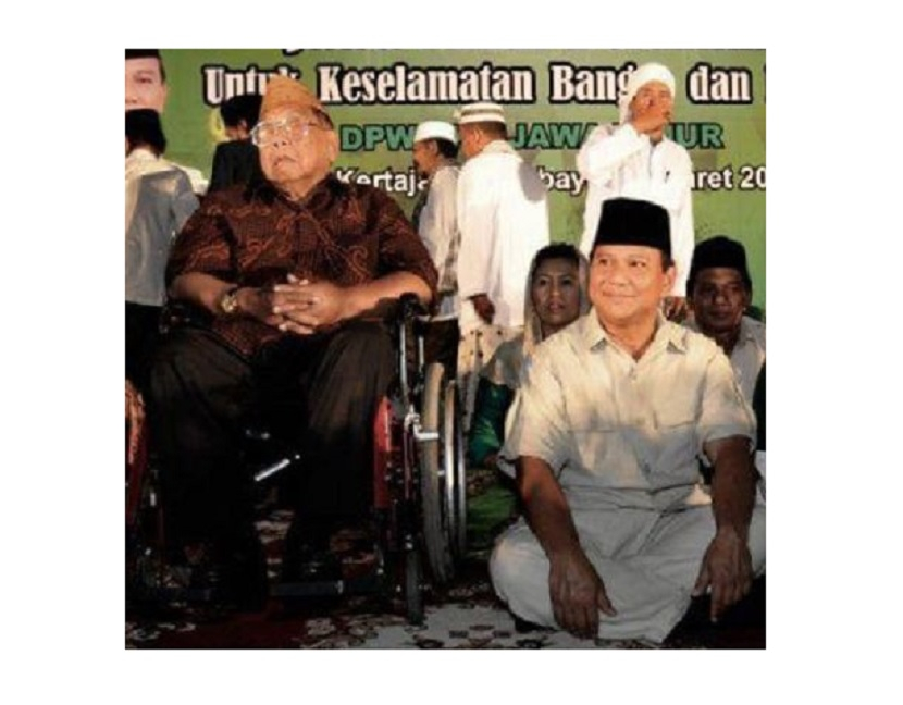 Gus Dur (kiri) dan Prabowo (kanan). Usai kerusuhan Mei 1998, Gus Dur melarang Prabowo yang sedang mengasingkan diri di Yordania pulang ke Indonesia karena takut dihabisi preman Cengkareng. Foto; Tangkapan layar.