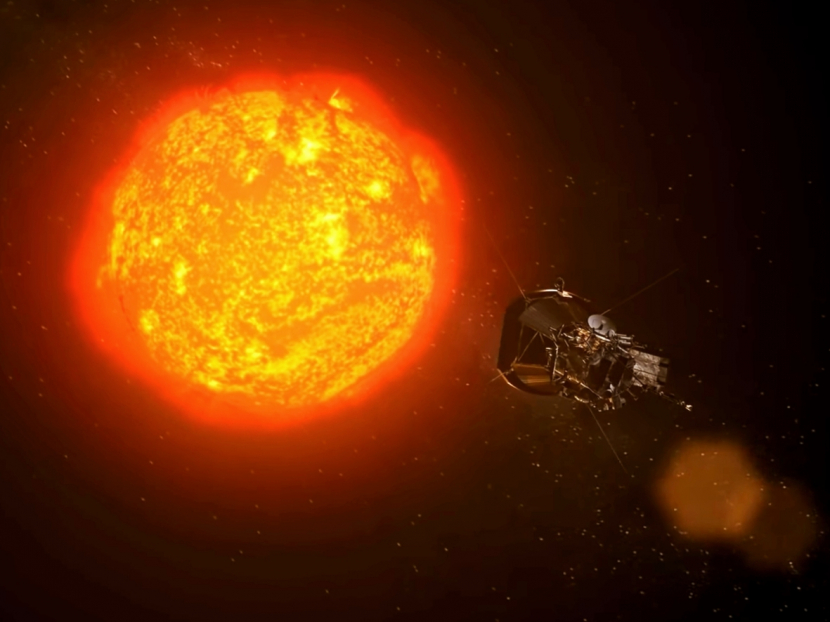 Ilustrasi NASA menunjukan pesawat luar angkasa Parker Solar Probe (PSP) terus mendekati matahari. (YouTube NASA).