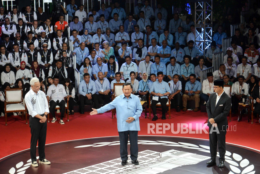 Ganjar Prabowo, Prabowo Subianto, and Anies Baswedan took part in the first presidential debate at KPU, Tuesday, December 12. 