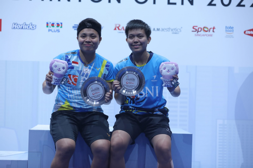 Pasangan ganda putri Indonesia, Apriyani Rahayu/Siti Fadia Silva Ramadhanti menjadi juara di Singapore Open 2022. Dengan kemenangan Apri/Fadia di babak final, juga membuat semua wakil Cina keok di babak final.