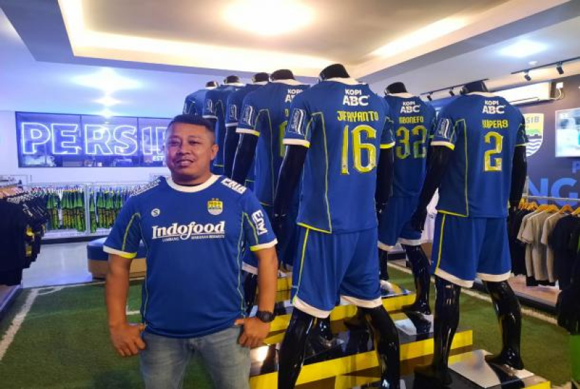 Jersey baru Persib Maung Bandung, bisa diperoleh di Pesta Rakyat Persib yang berlangsung di C-tra Arena. (Dok. Republika)