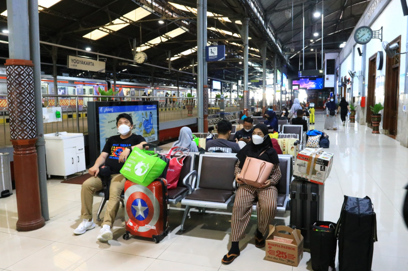 Ilustrasi penumpang di stasiun kereta api. (Foto: Humas PT KAI)