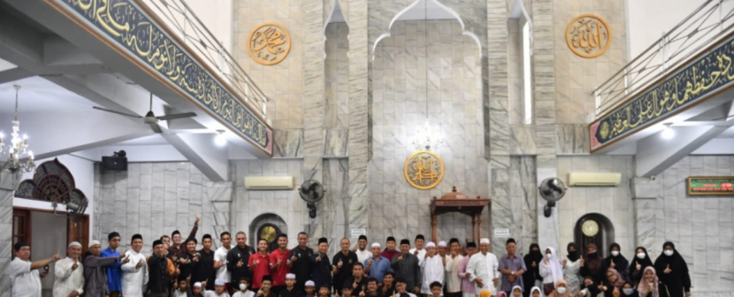 Timnas Indonesia U-22 melakukan kegiatan silaturahim ke Masjid Asshiroth. (dok pssi)