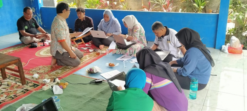 Dosen Fakultas Teknik Dan Informatika Universitas BSI melaksanakan kegiatan pengabdian masyarakat dengan memberi pelatihan kepada anggota dan staf advokat LBH Hade Indonesia Raya Cabang Cibinong, Sabtu (19/03/22). Foto : Dok