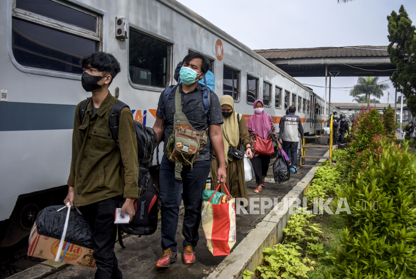 Ilustrasi. Stasiun Kiaracondong, Bandung, pada mudik Lebaran 2023 lalu. (Foto: Dok. Republika/Abdan Syakura)