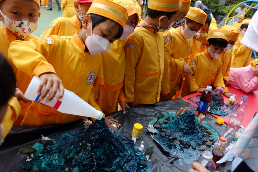 Salah satu kegiatan Festival Sains yang diadakan oleh<a href=