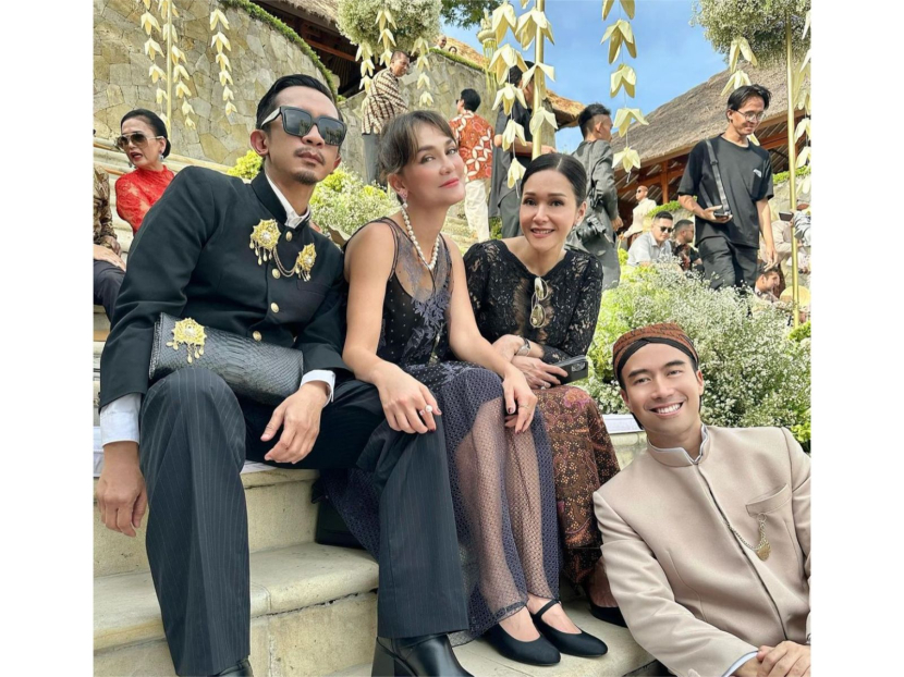 Dari kiri ke kanan: Aming, Luna Maya, Maia Estianty, dan Vidi Aldiano menghadiri pernikahan Bunga Citra Lestari (BCL) dan Tiko Aryawardhana di Bali, Sabtu (2/12/2023). (Dok. Instagram/@amingisback)