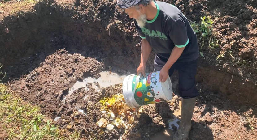 Penimbunan sampah organik di pekarangan rumah/Humas Pemkot Bandung