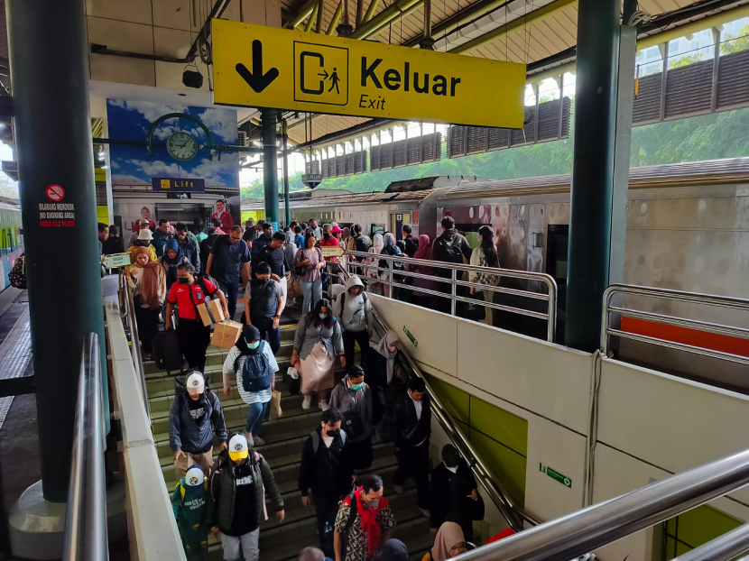  Masyarakat sangat antusias dalam menggunakan kereta api selama libur panjang akhir pekan Idul Adha yang lalu. (Foto: Humas PT KAI)