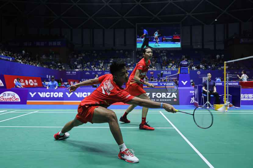 Pasangan ganda campuran Indonesia, Dejan Ferdinansyah/Gloria Emmanuelle Widjaja kalah di tangan pasangan tuan rumah, Zheng Siwei/Huang Yaqiong di babak kedua China Open 2023.