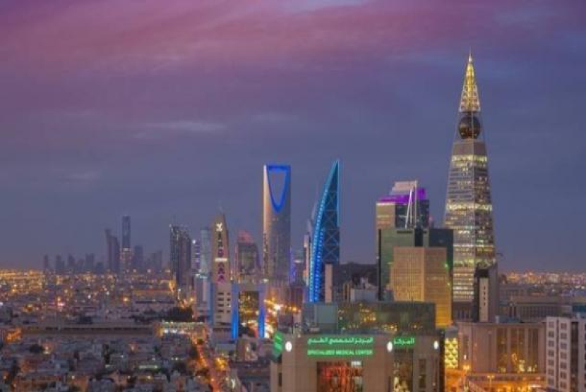 Suasana Kota Riyadh, Arab Saudi pada malam hari (dok. Saudi Gazette/Republika)